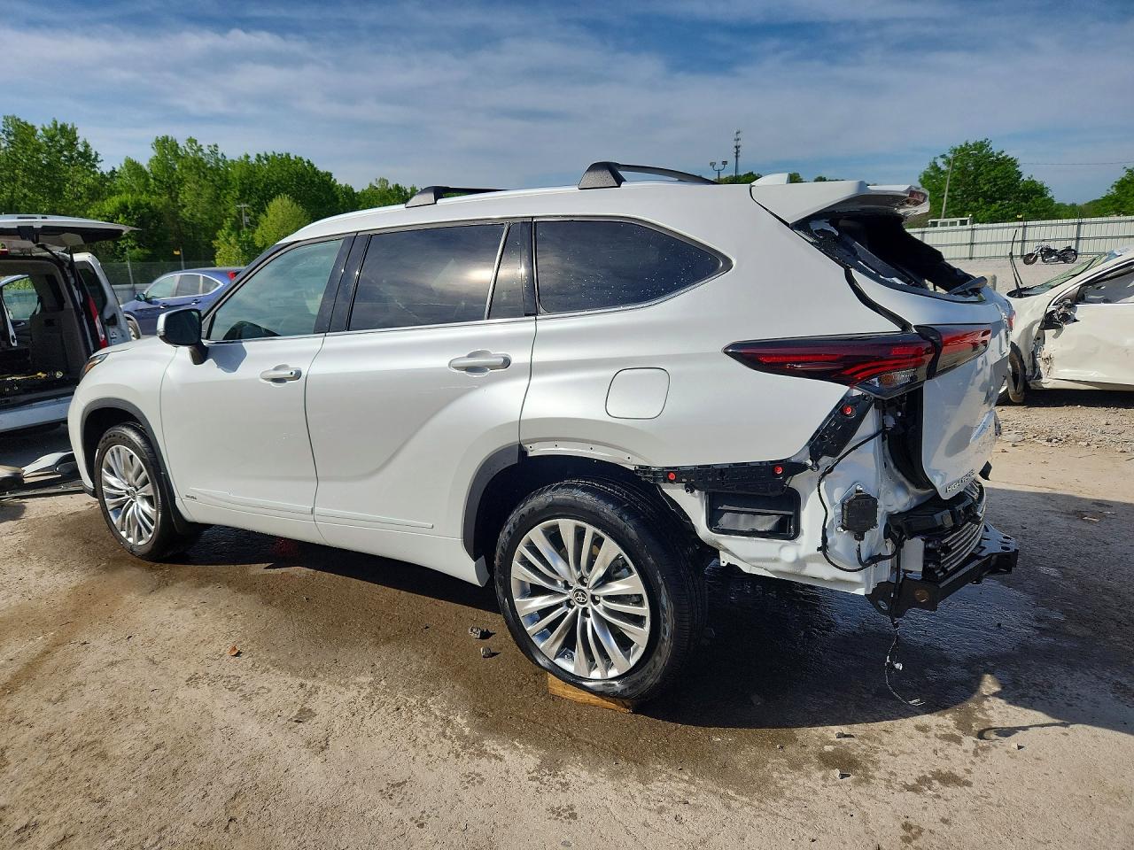 2025 TOYOTA HIGHLANDER HYBRID PLATINUM photo 3