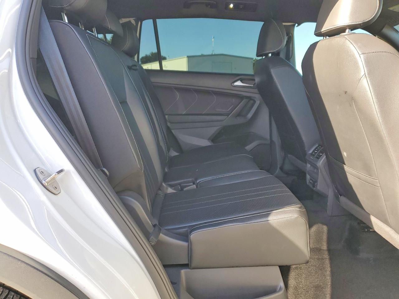 2024 VOLKSWAGEN TIGUAN SE R-LINE BLACK photo 31
