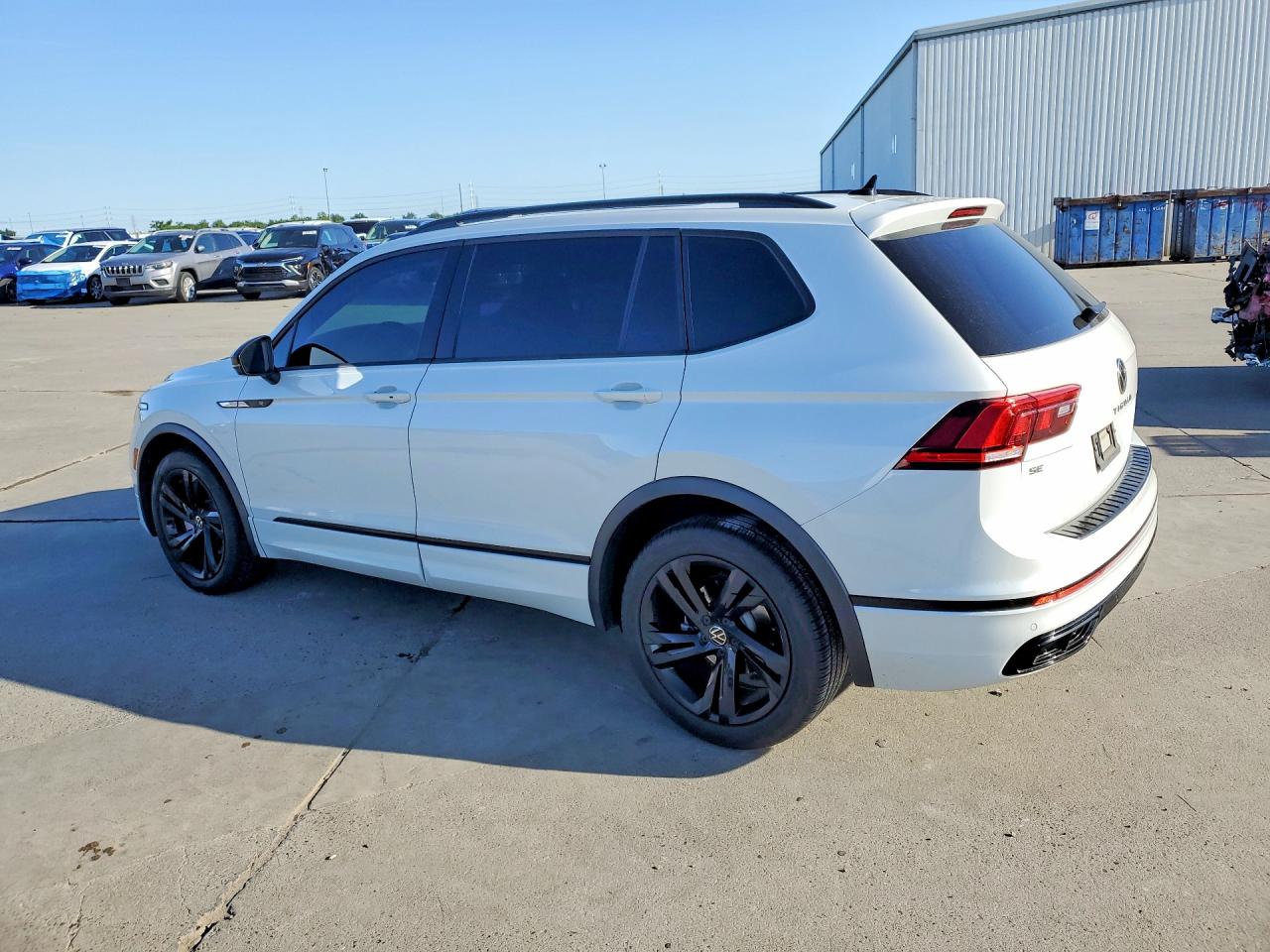 2024 VOLKSWAGEN TIGUAN SE R-LINE BLACK photo 4