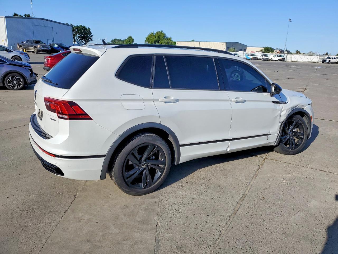 2024 VOLKSWAGEN TIGUAN SE R-LINE BLACK photo 7