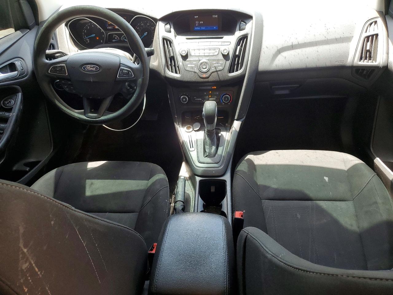 2017 FORD FOCUS SE photo 15