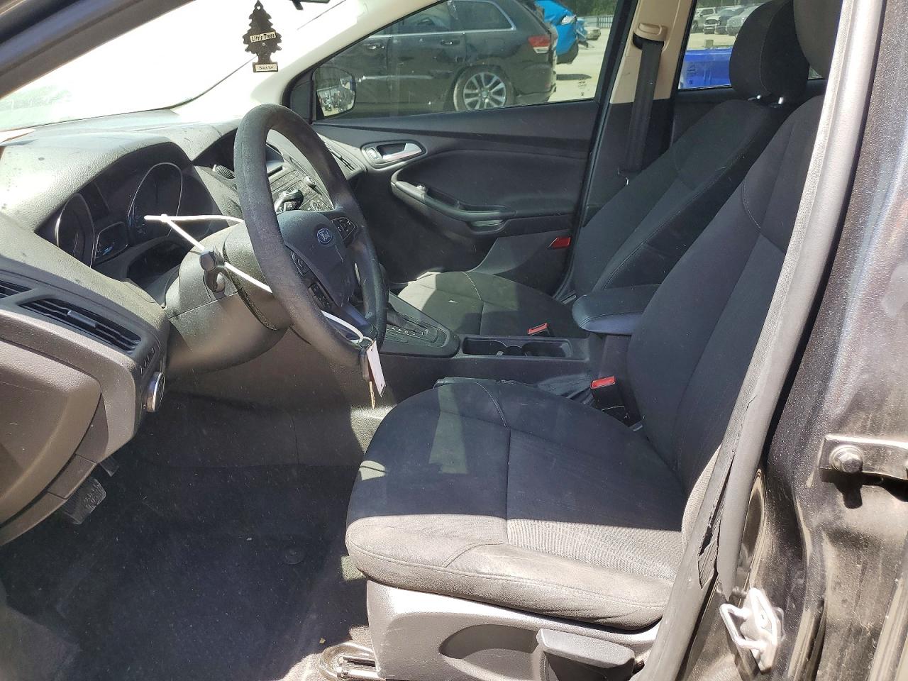 2017 FORD FOCUS SE photo 13