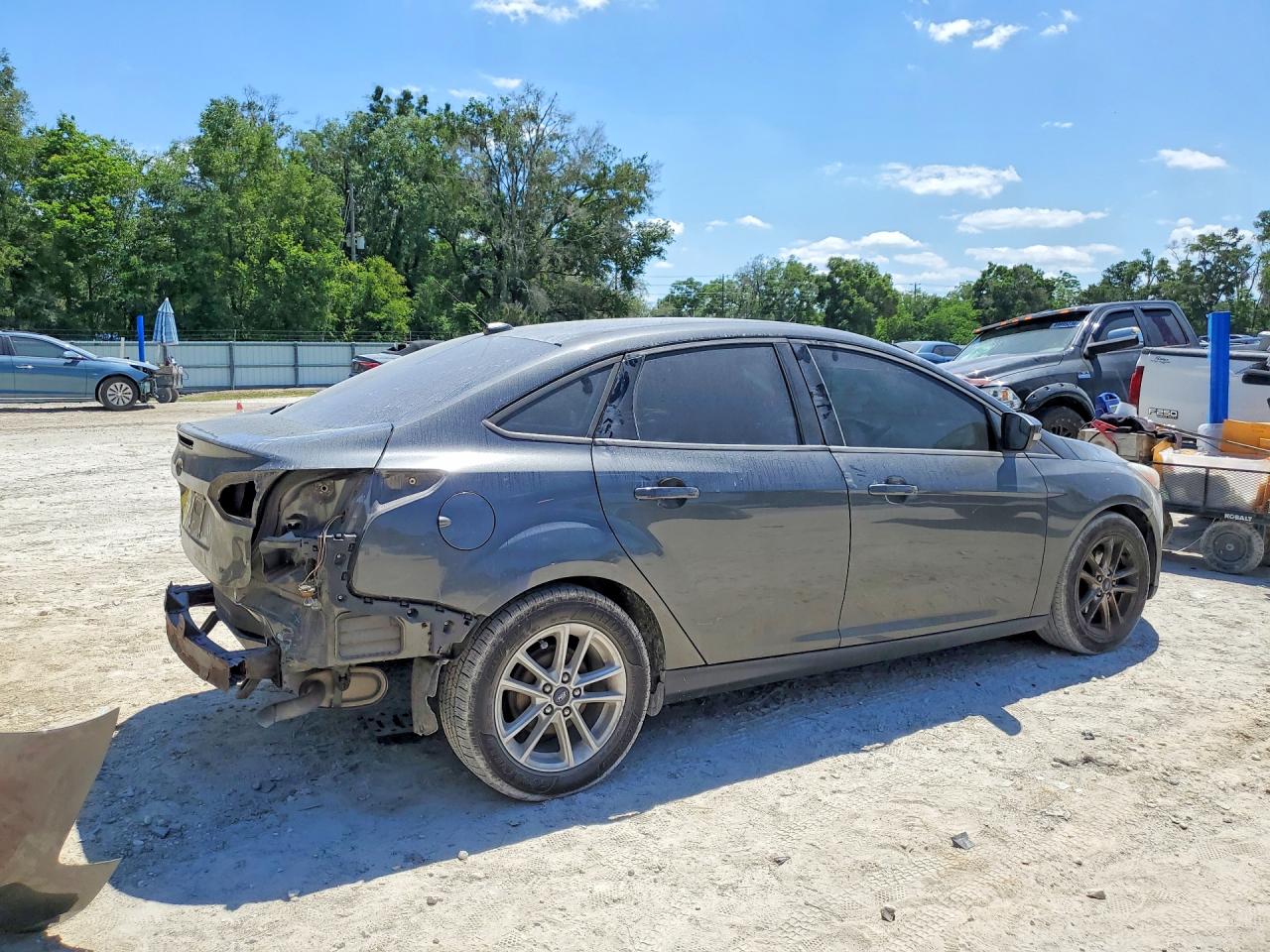 2017 FORD FOCUS SE photo 5