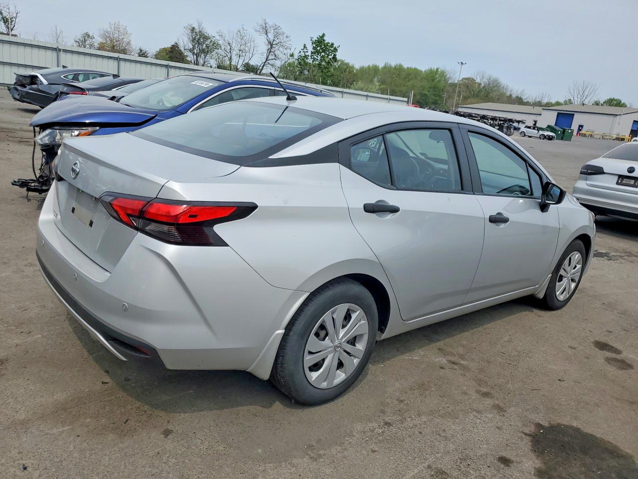 2021 NISSAN VERSA S photo 5