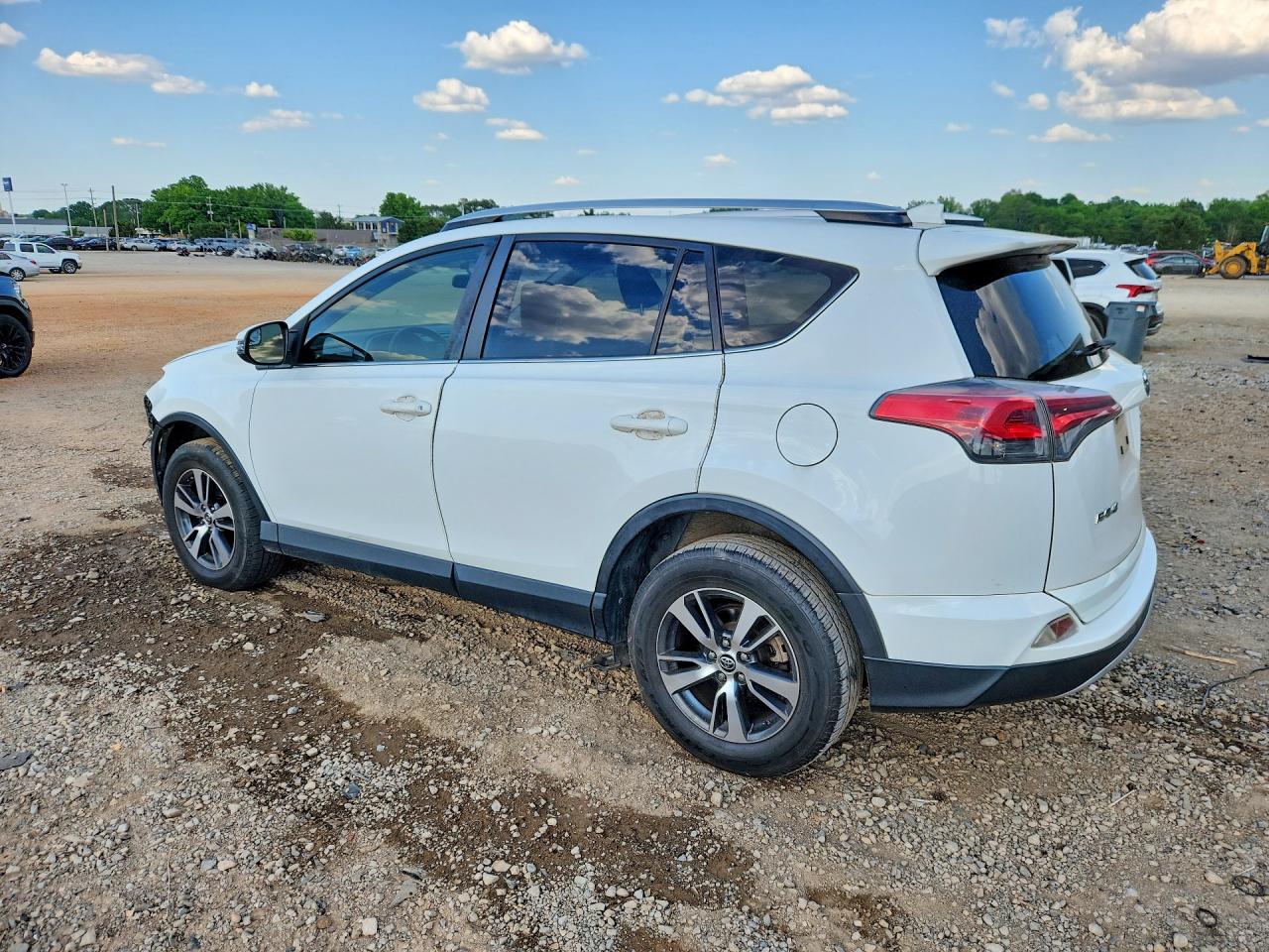 2016 TOYOTA RAV4 XLE photo 4