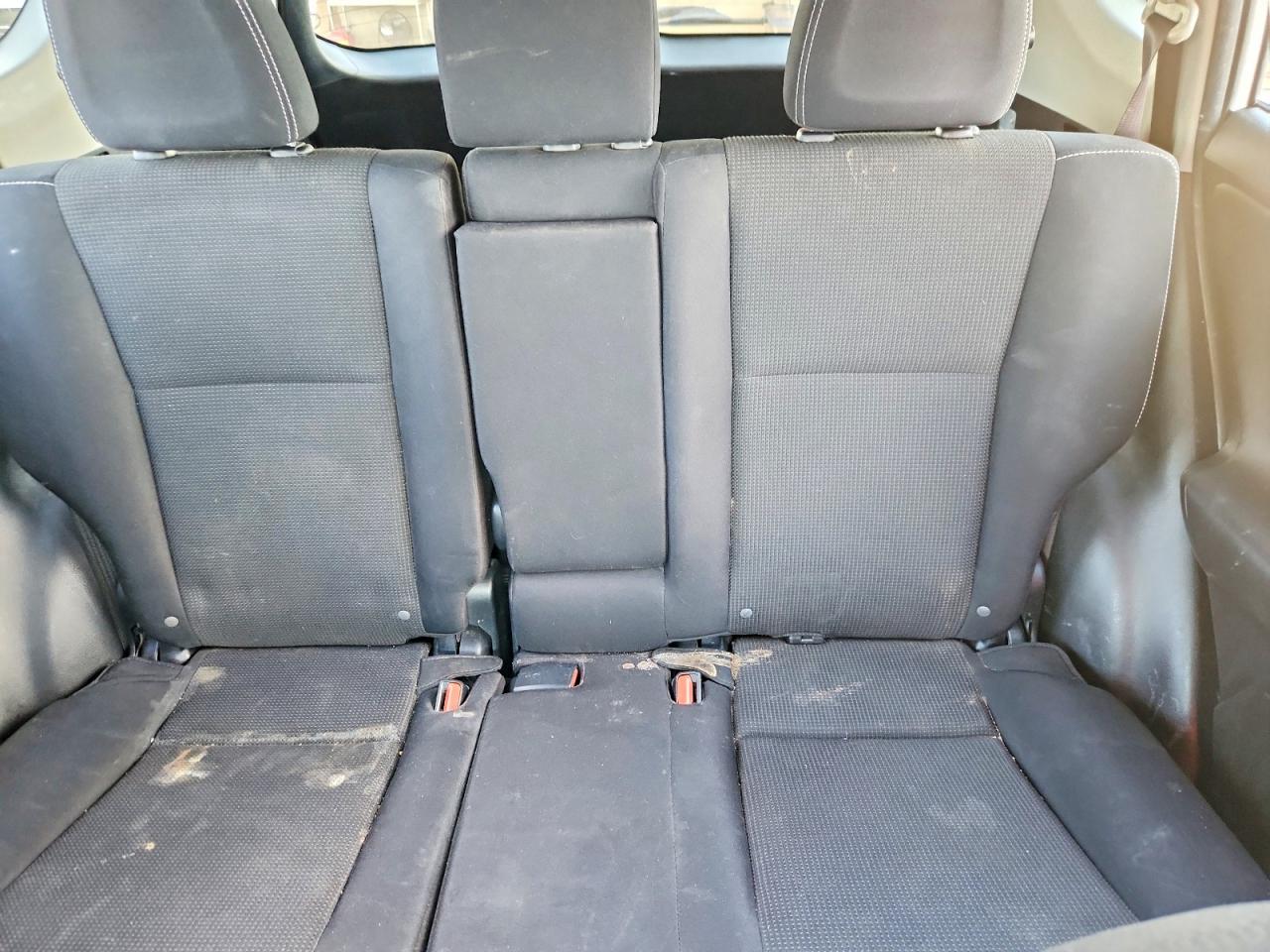 2016 TOYOTA RAV4 XLE photo 28