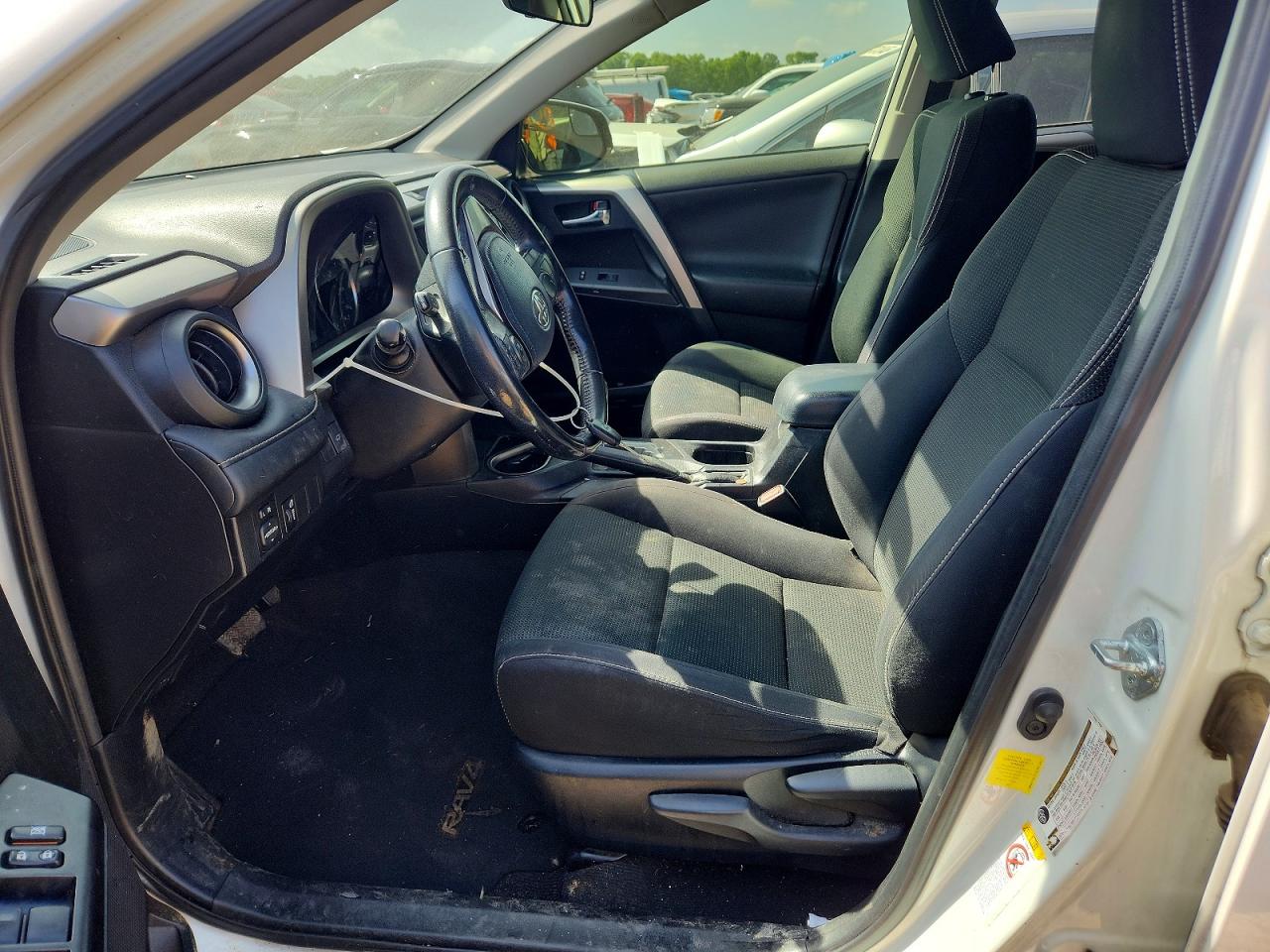 2016 TOYOTA RAV4 XLE photo 19