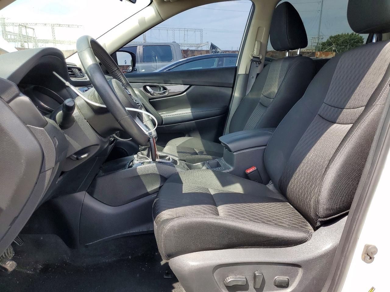2017 NISSAN ROGUE SV photo 19