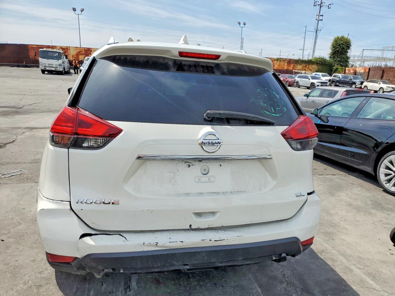2017 NISSAN ROGUE SV photo 16