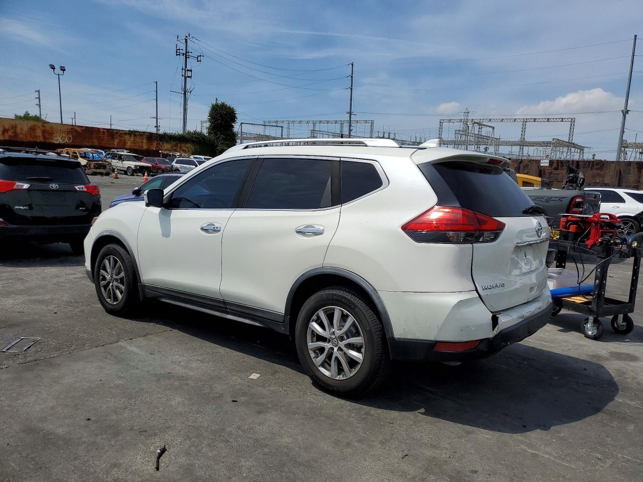 2017 NISSAN ROGUE SV photo 4