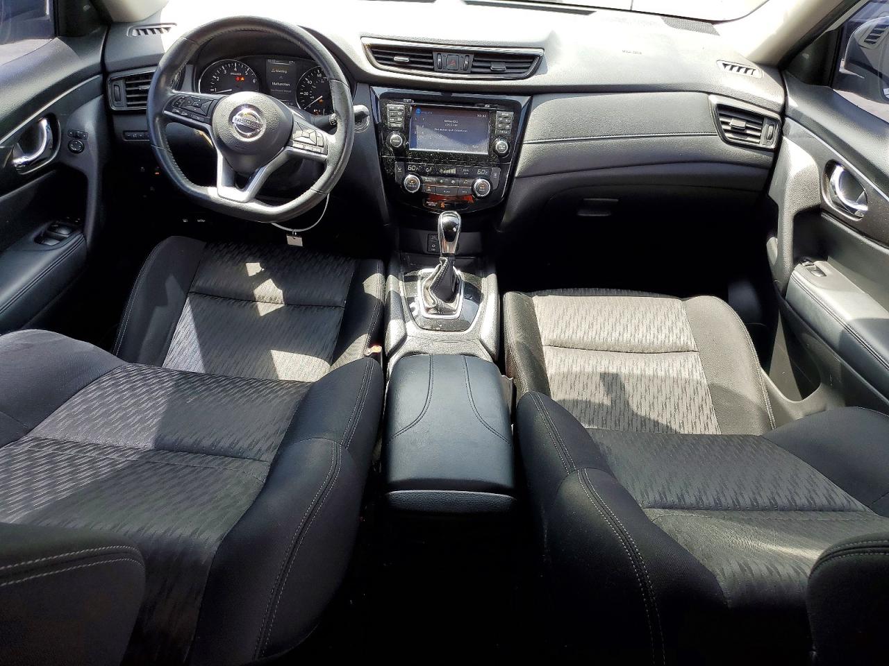 2017 NISSAN ROGUE SV photo 22