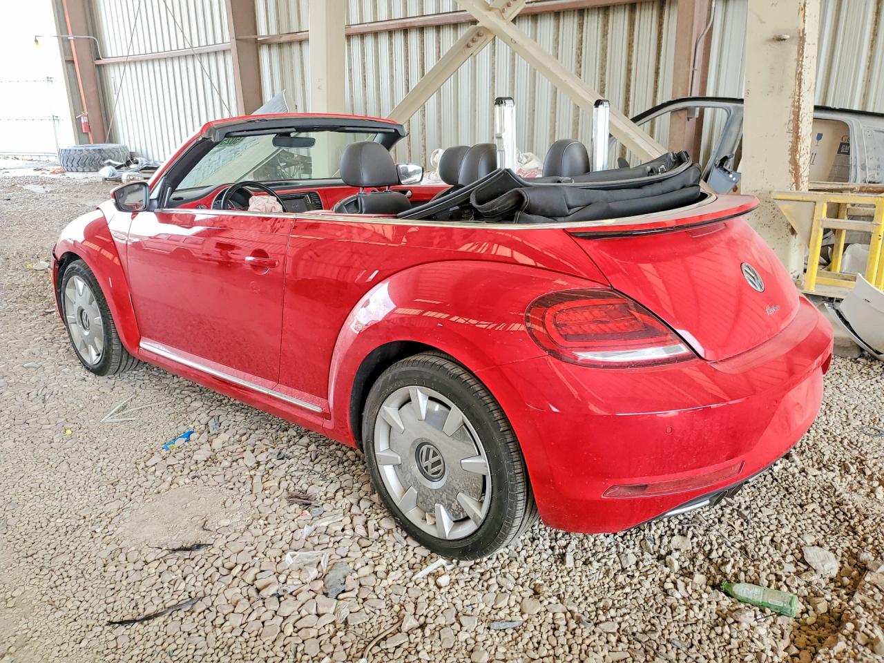2019 VOLKSWAGEN BEETLE S photo 2