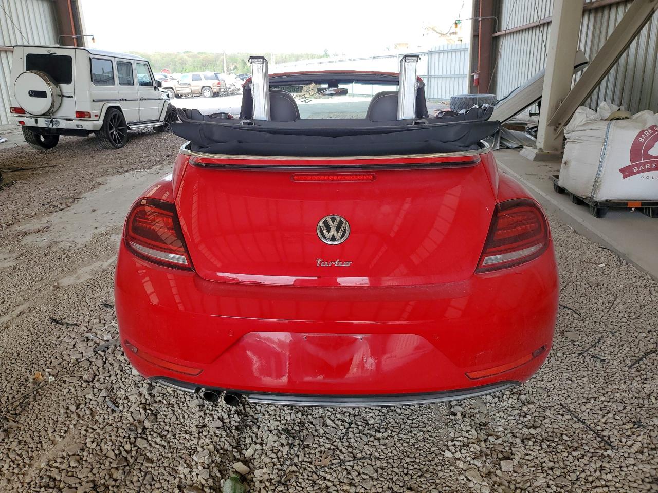 2019 VOLKSWAGEN BEETLE S photo 6
