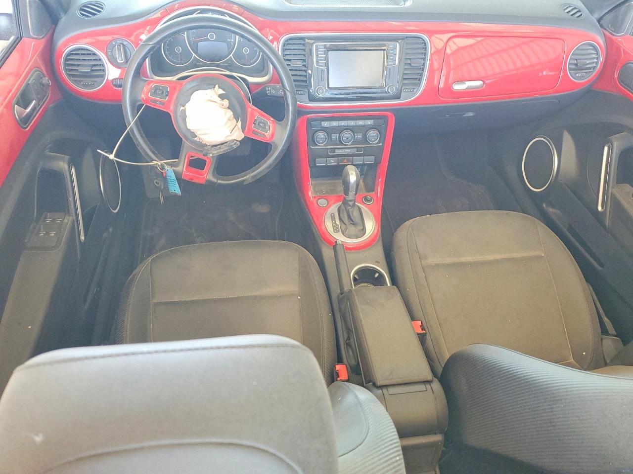 2019 VOLKSWAGEN BEETLE S photo 8