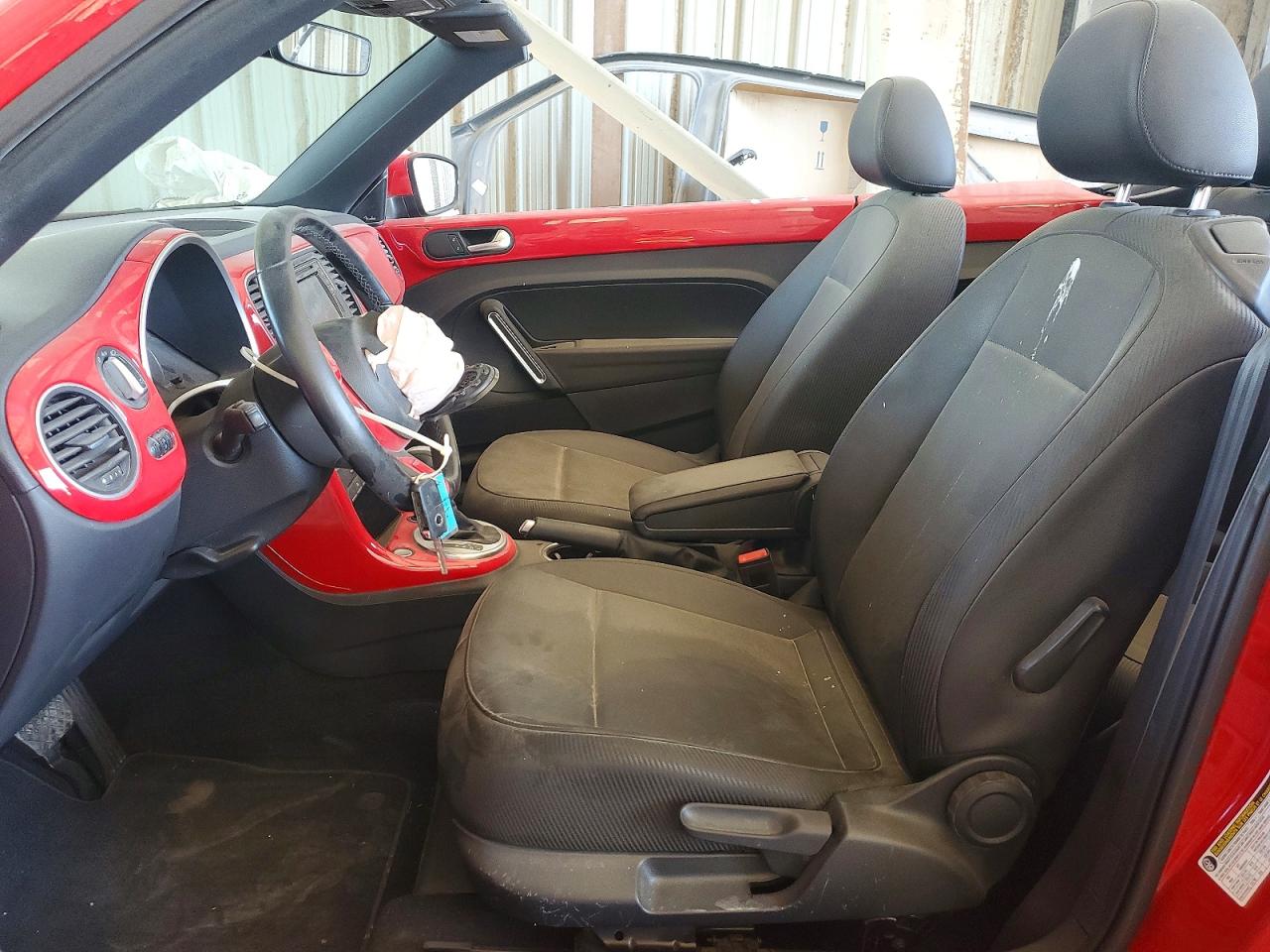 2019 VOLKSWAGEN BEETLE S photo 7