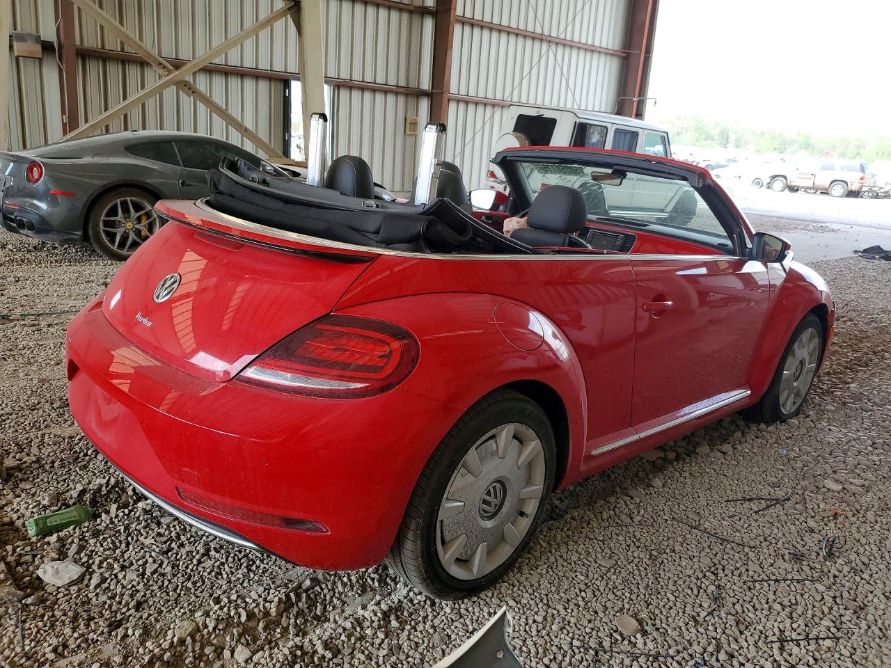 2019 VOLKSWAGEN BEETLE S photo 3