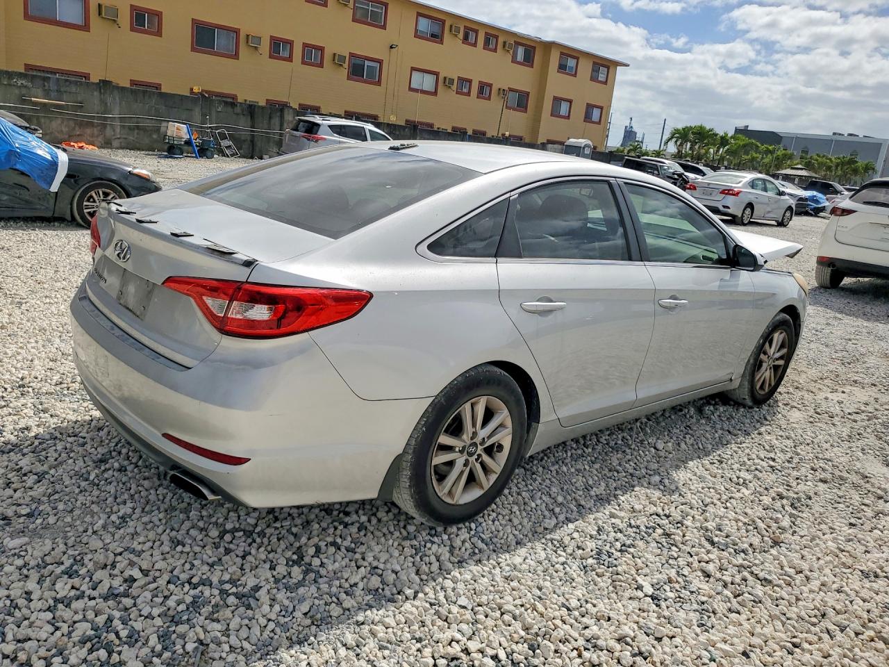 2017 HYUNDAI SONATA SE photo 5