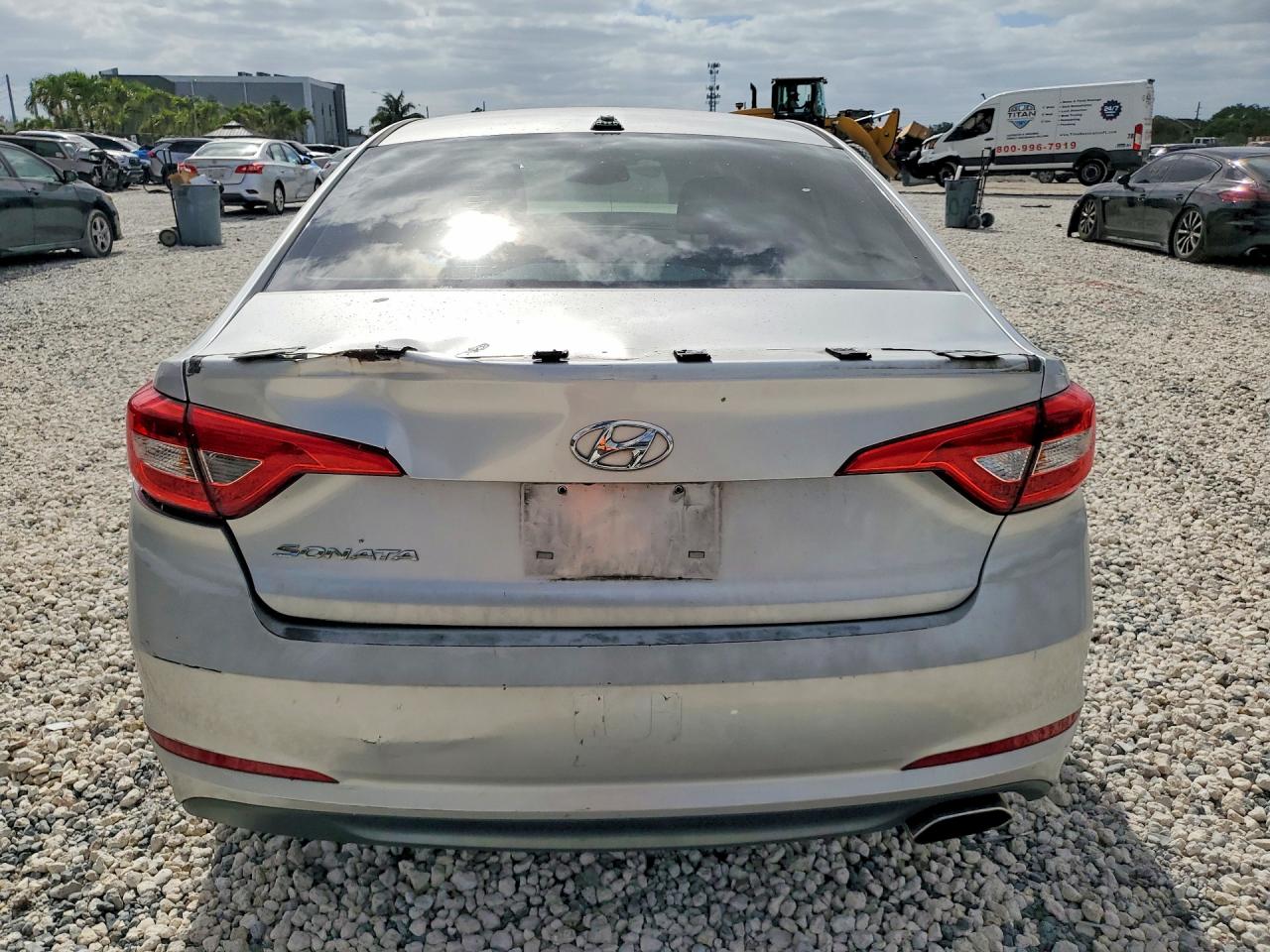 2017 HYUNDAI SONATA SE photo 11