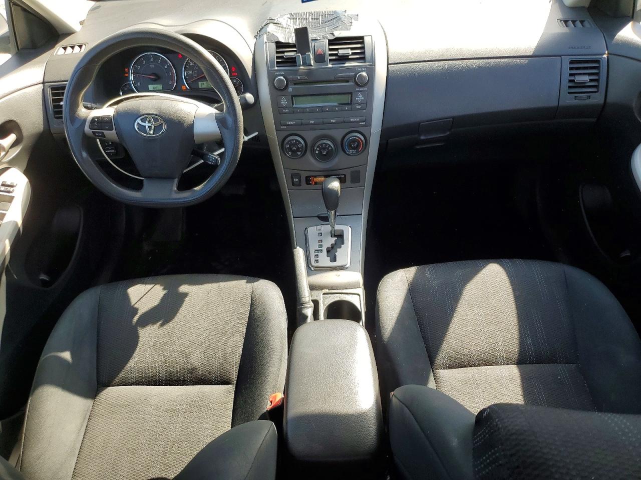 2011 TOYOTA COROLLA photo 8