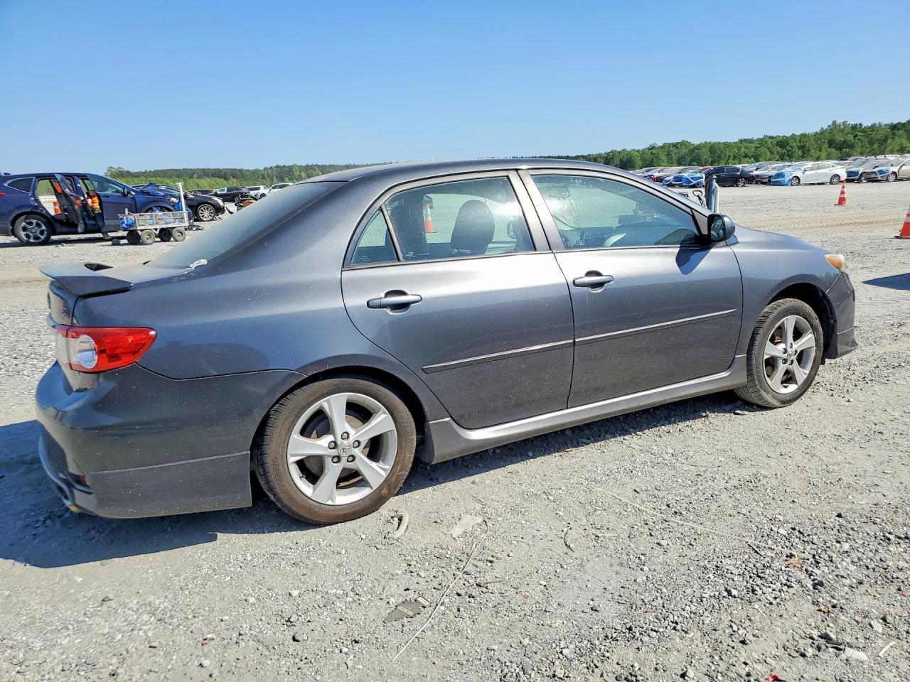 2011 TOYOTA COROLLA photo 3