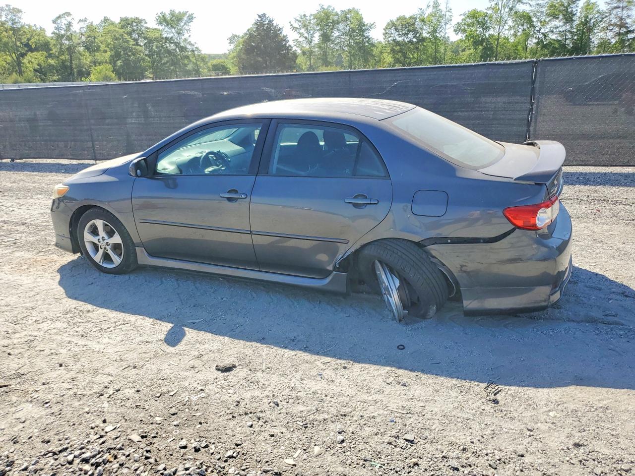 2011 TOYOTA COROLLA photo 2
