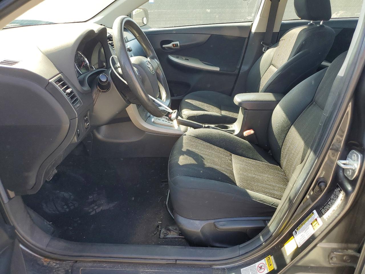 2011 TOYOTA COROLLA photo 7