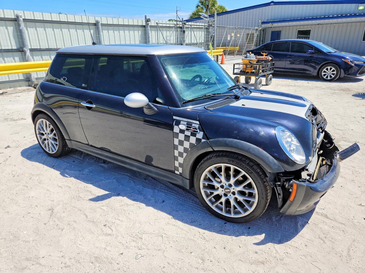 2006 MINI COOPER S photo 7