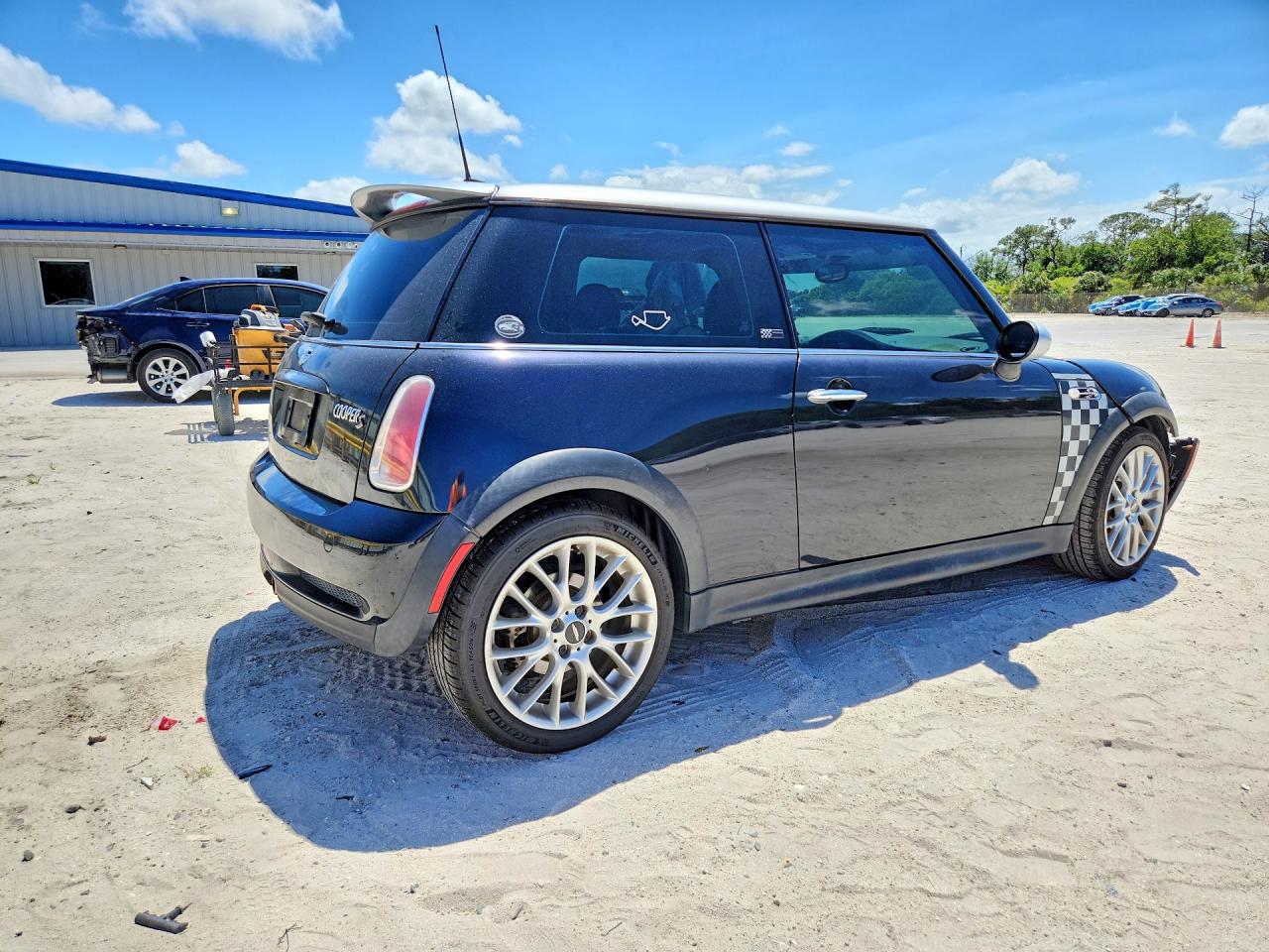 2006 MINI COOPER S photo 5