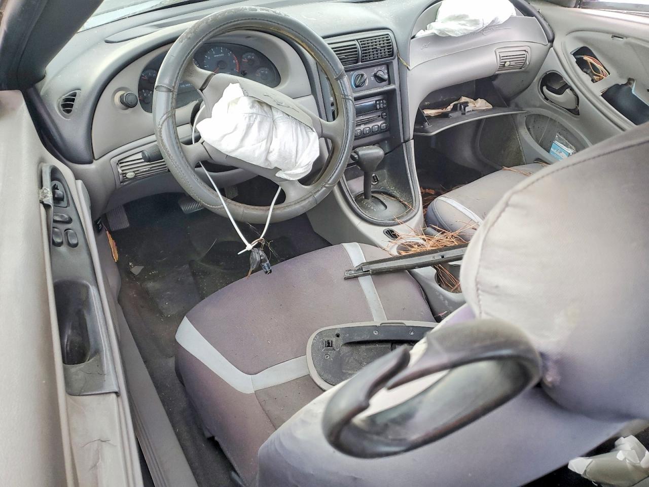 2004 FORD MUSTANG photo 15