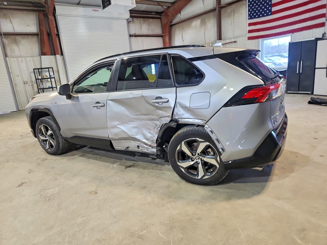 2023 TOYOTA RAV4 PRIME SE photo 4