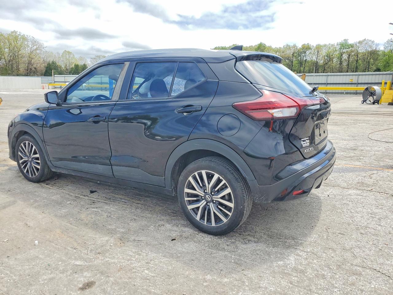 2021 NISSAN KICKS SV photo 3