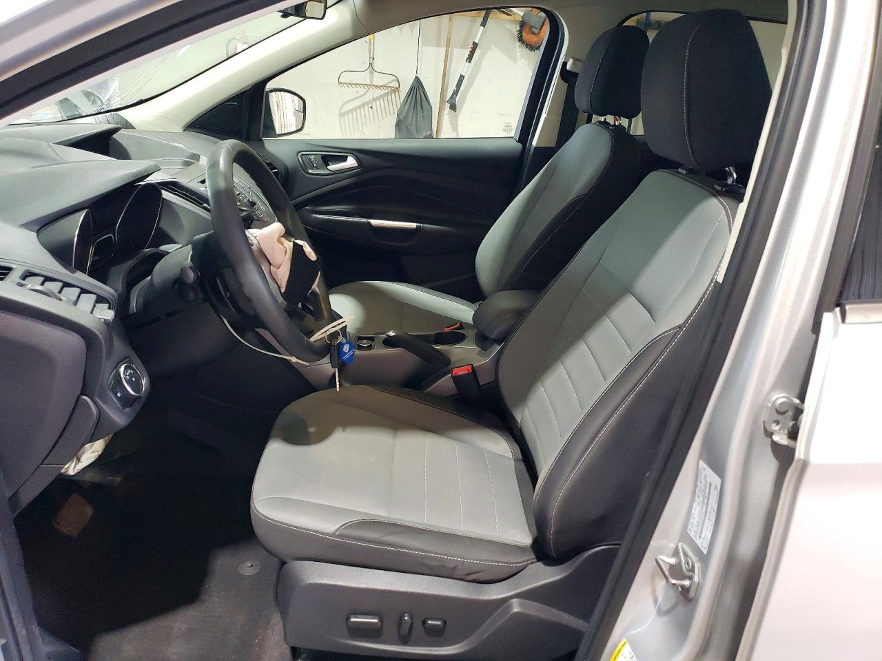 2016 FORD ESCAPE SE photo 19