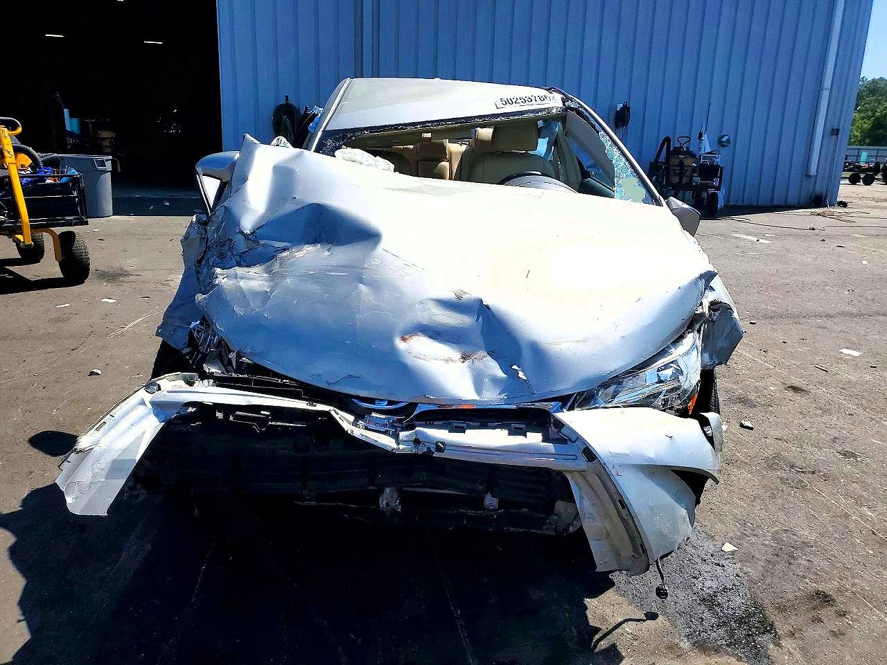 2016 TOYOTA CAMRY XLE photo 9