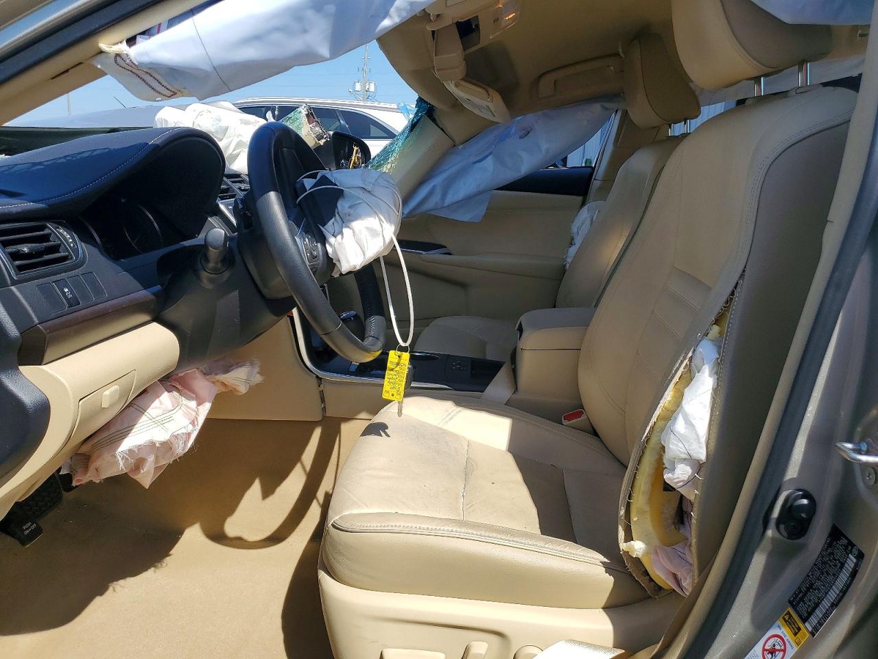 2016 TOYOTA CAMRY XLE photo 13