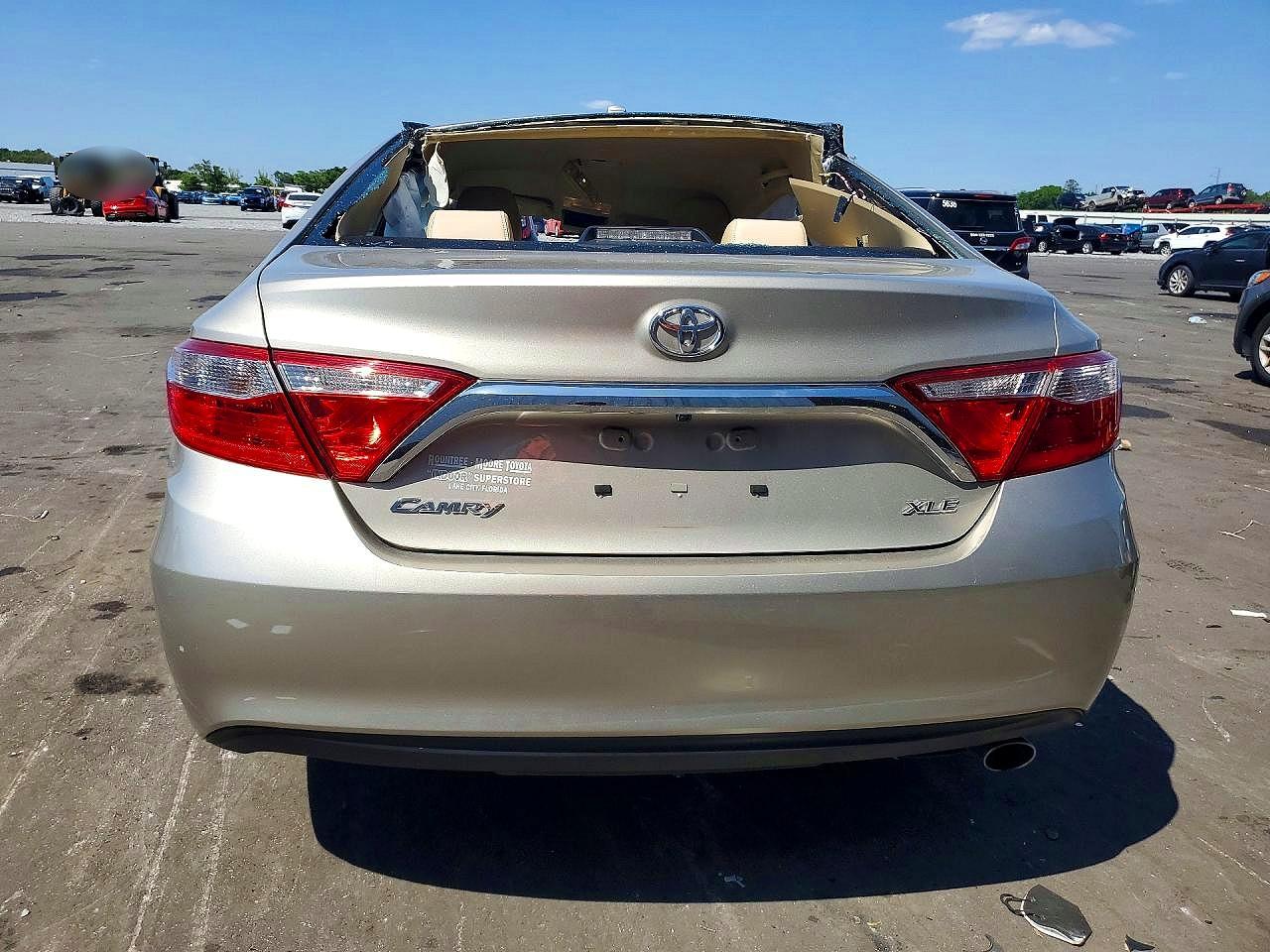 2016 TOYOTA CAMRY XLE photo 11