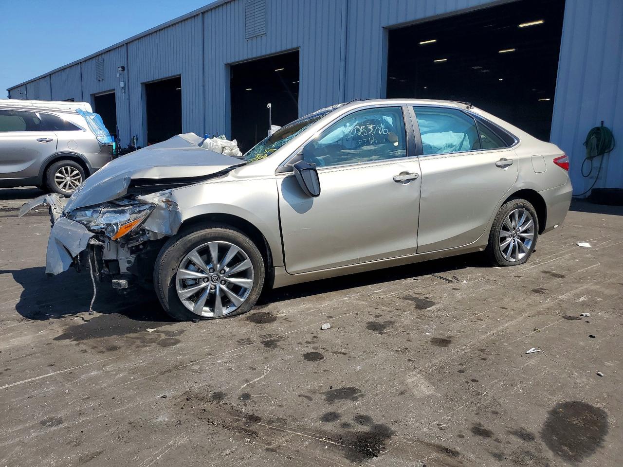 2016 TOYOTA CAMRY