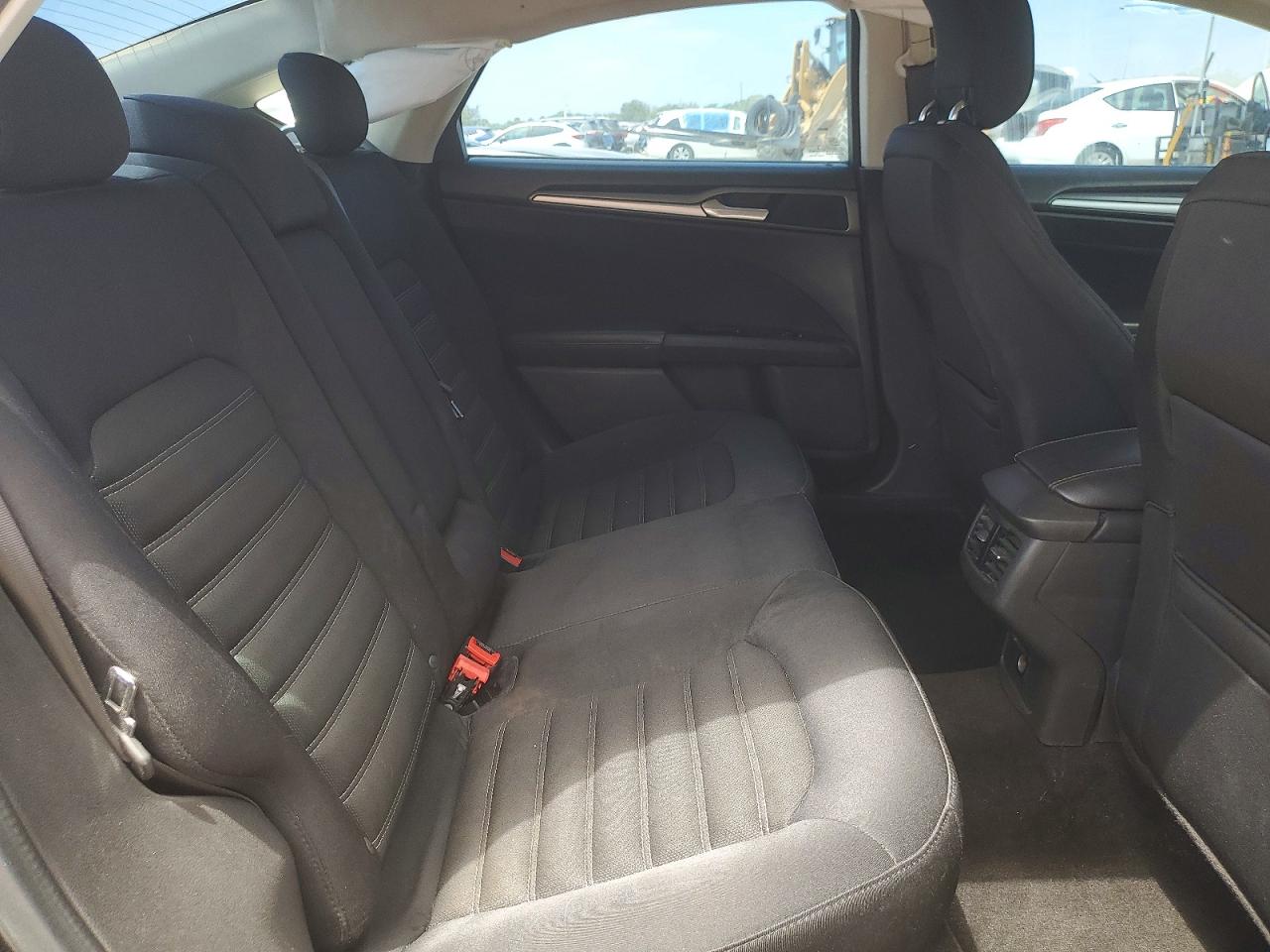 2014 FORD FUSION SE photo 19