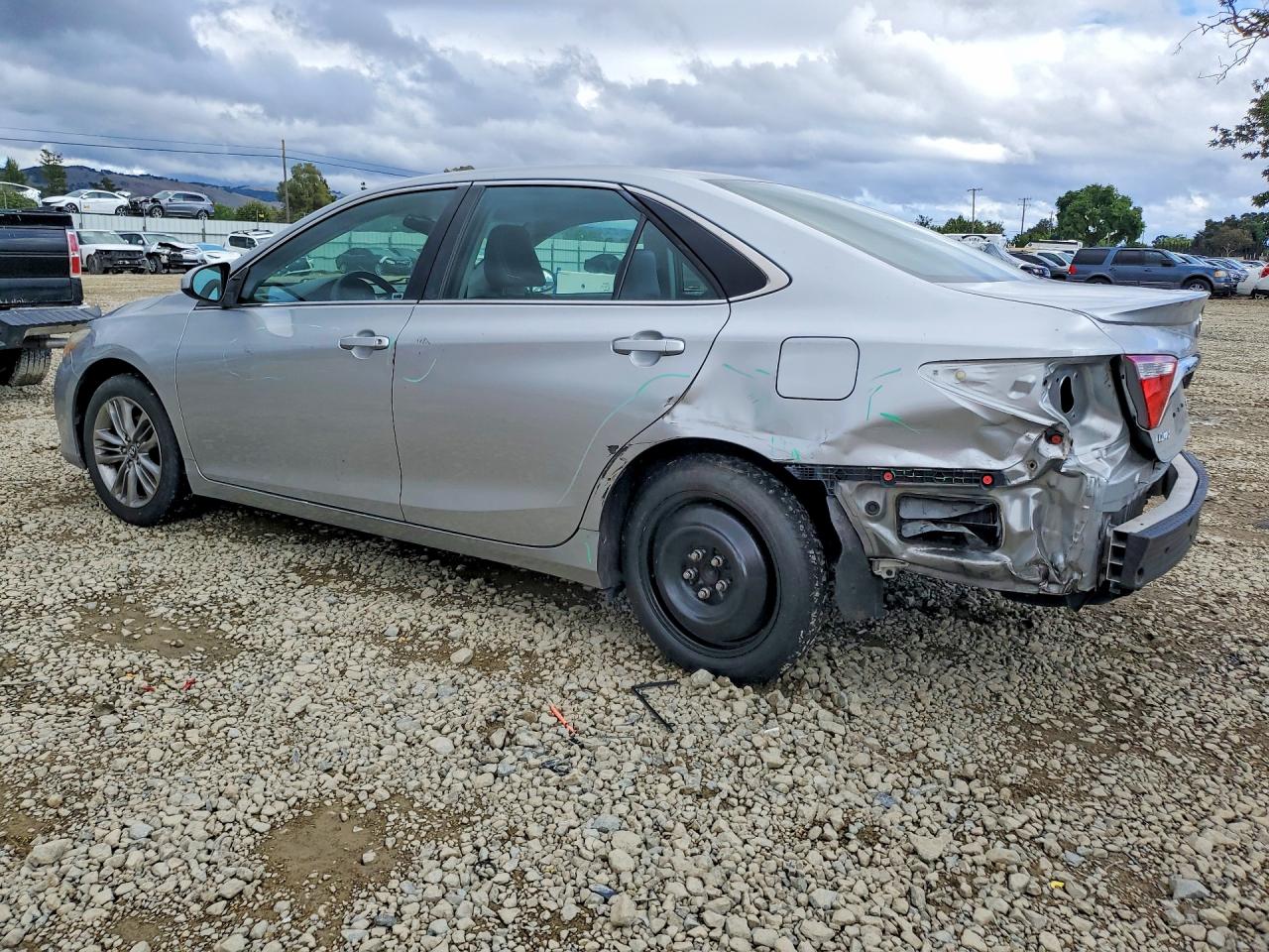 2017 TOYOTA CAMRY SE photo 2