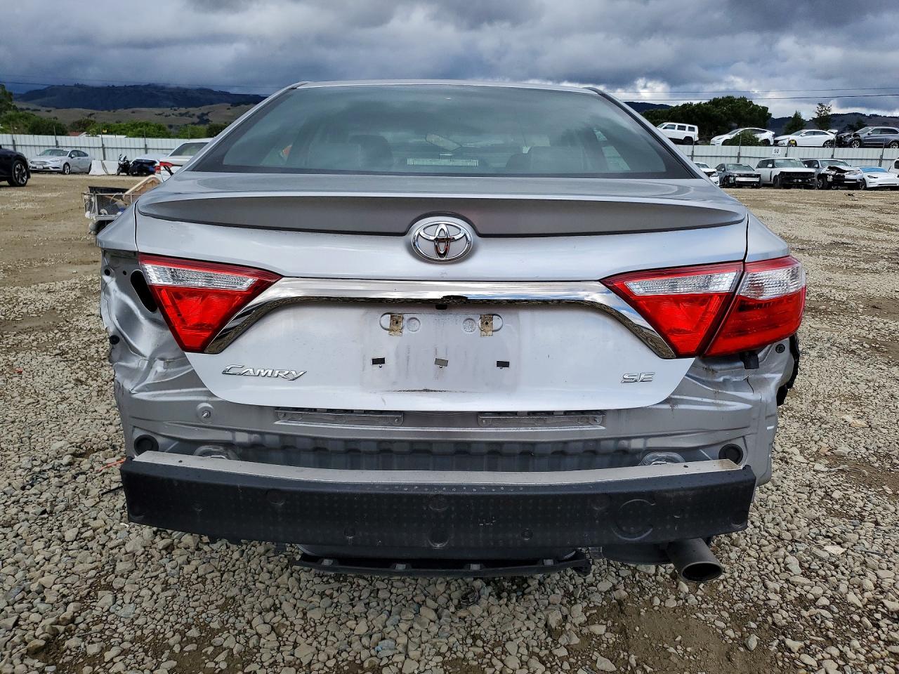 2017 TOYOTA CAMRY SE photo 6