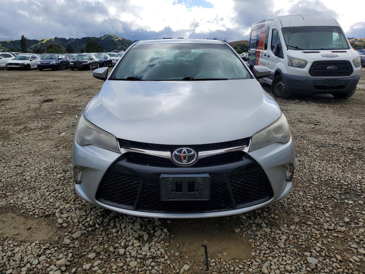2017 TOYOTA CAMRY SE photo 5
