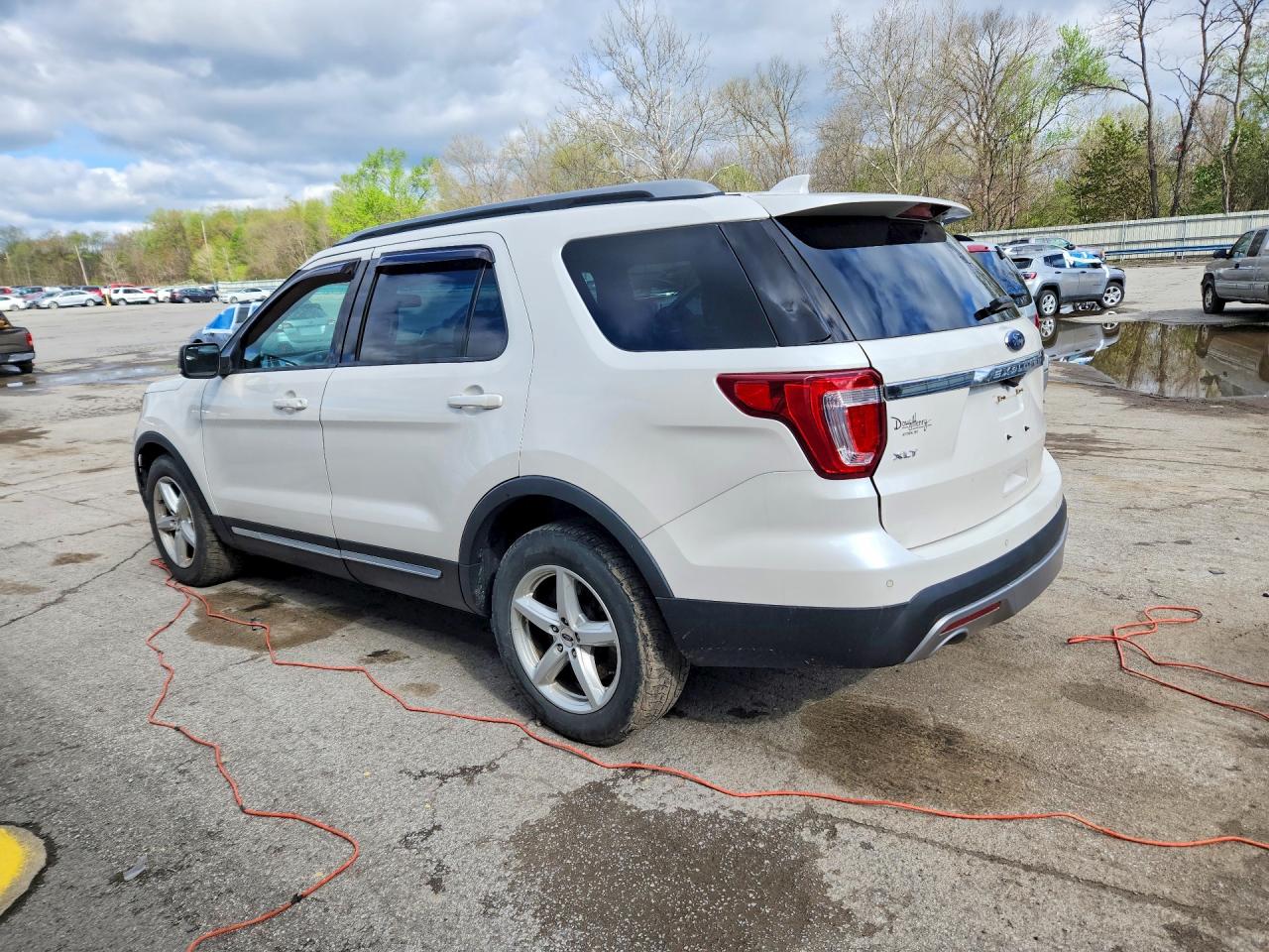 2016 FORD EXPLORER XLT photo 4