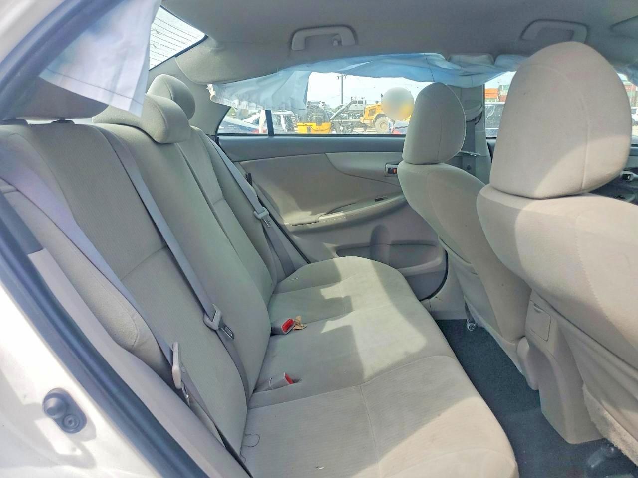 2010 TOYOTA COROLLA photo 28