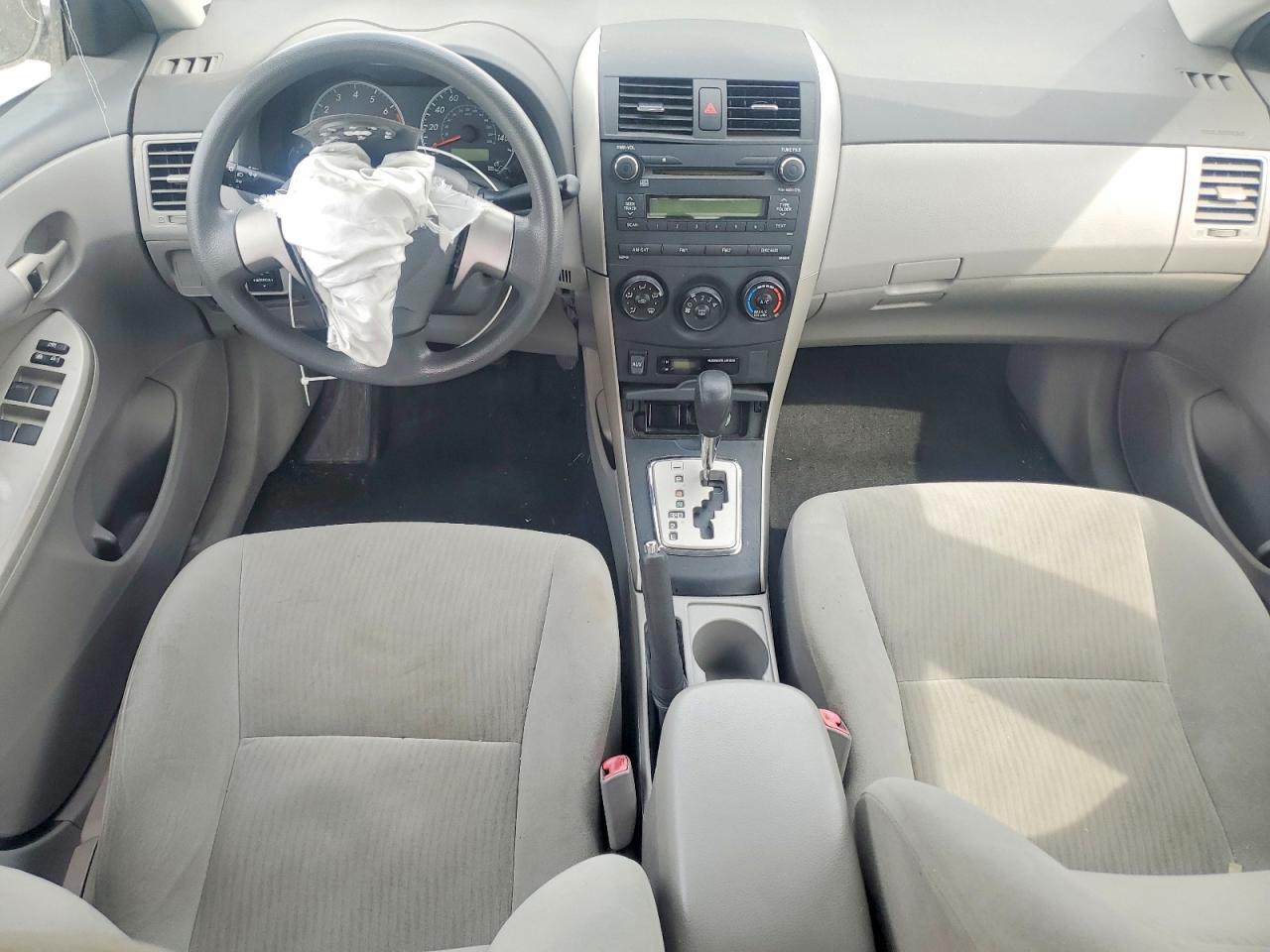 2010 TOYOTA COROLLA photo 22