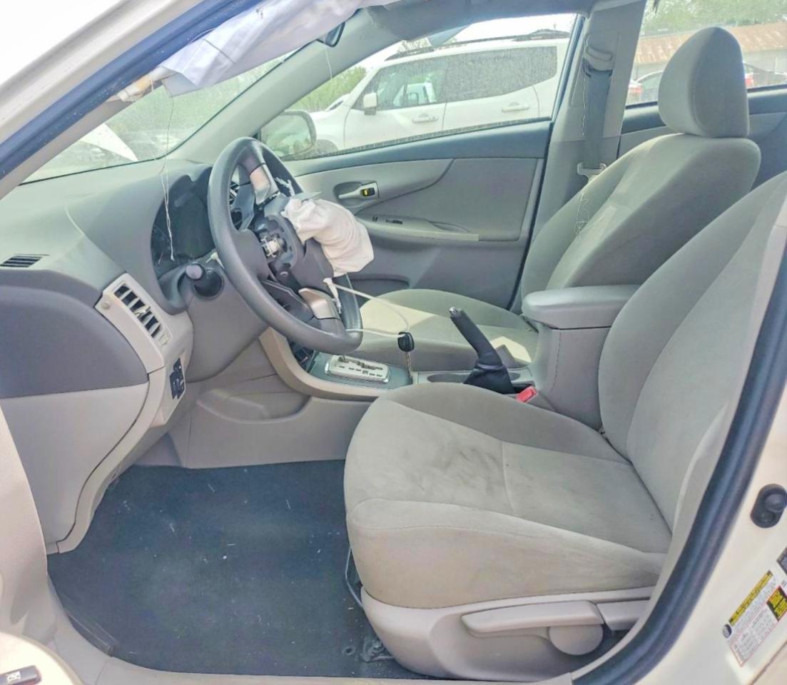 2010 TOYOTA COROLLA photo 19