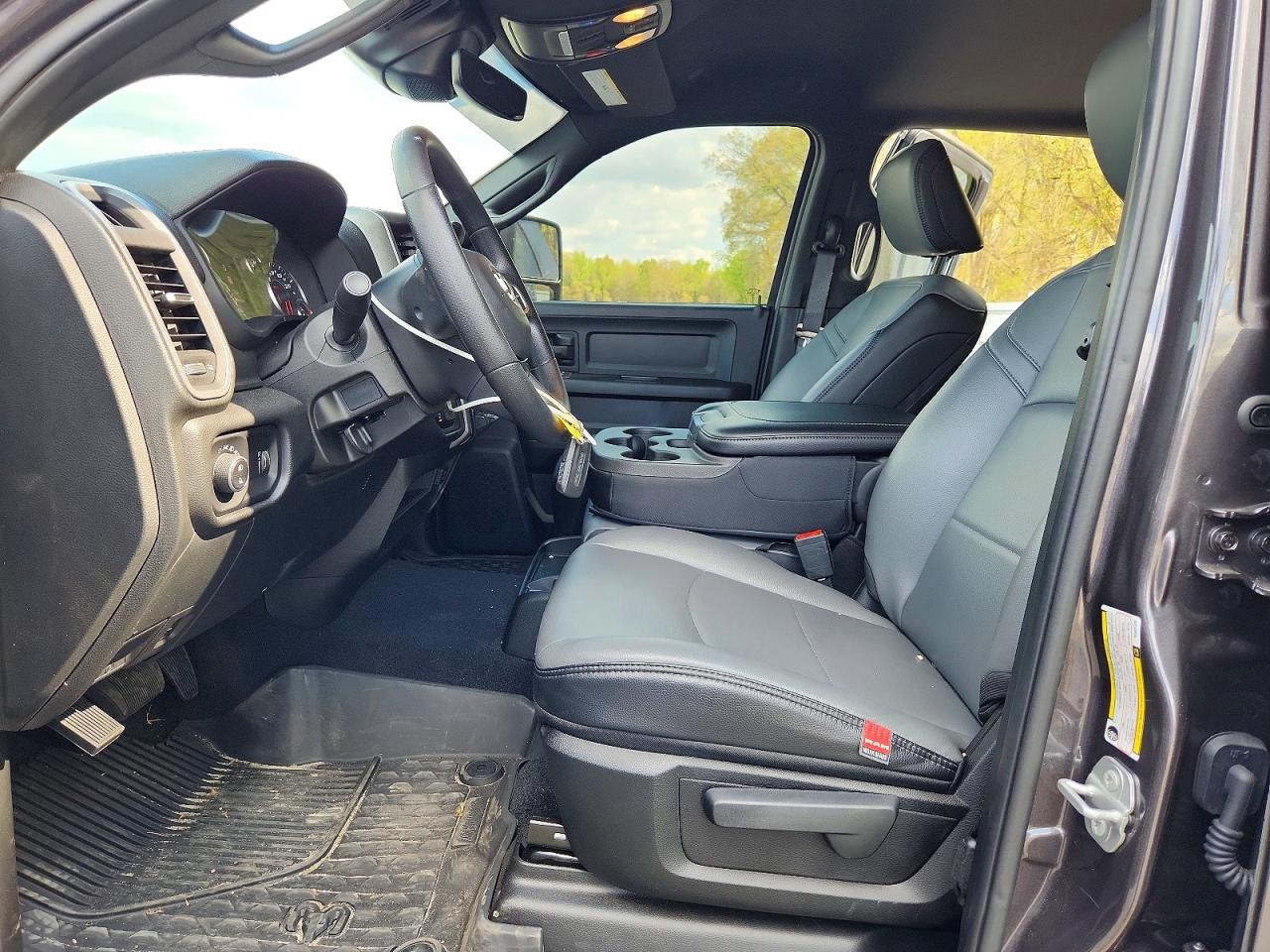 2025 RAM 2500 photo 13