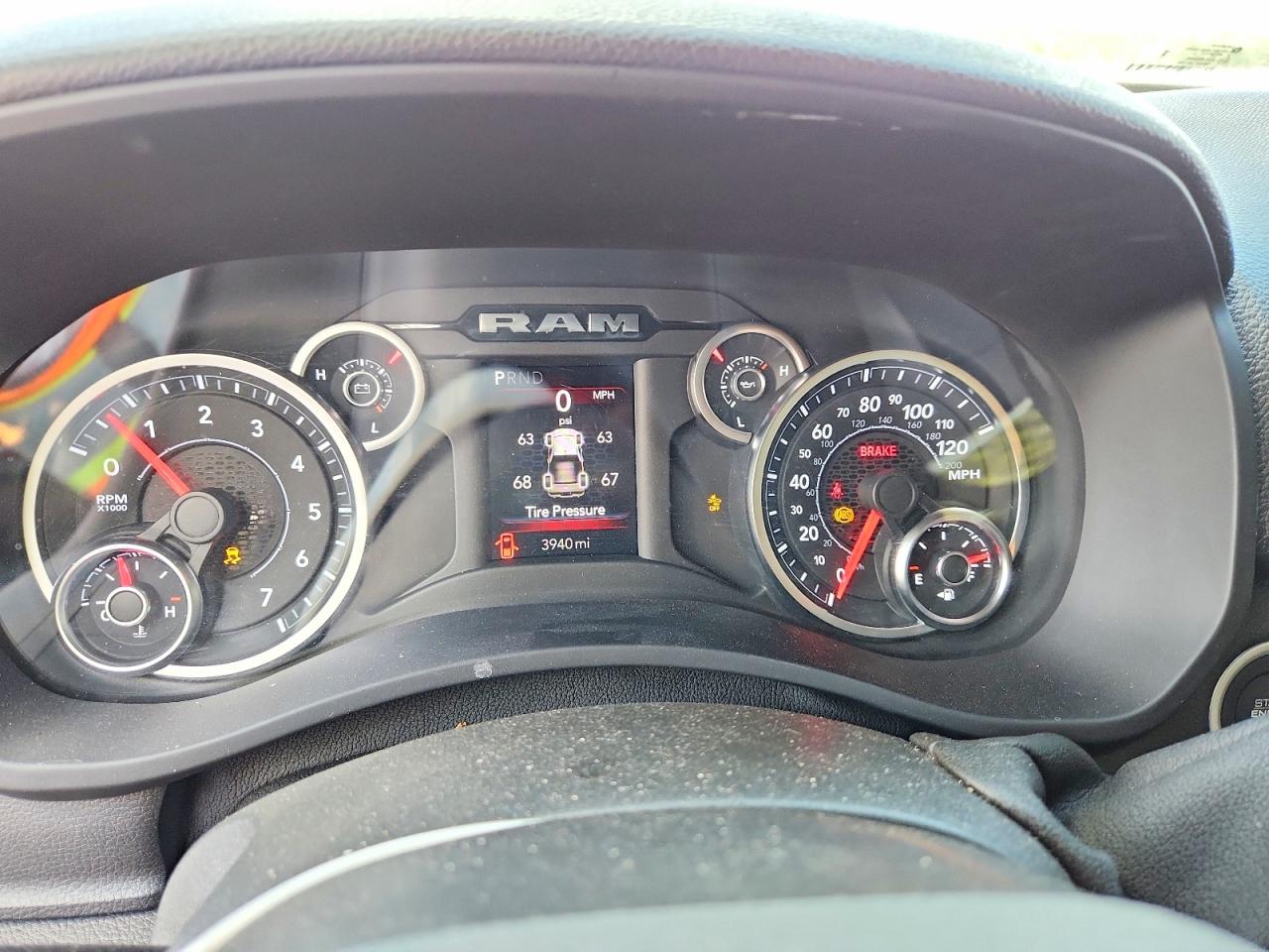 2025 RAM 2500 photo 17