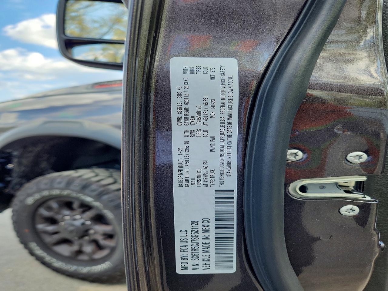 2025 RAM 2500 photo 23
