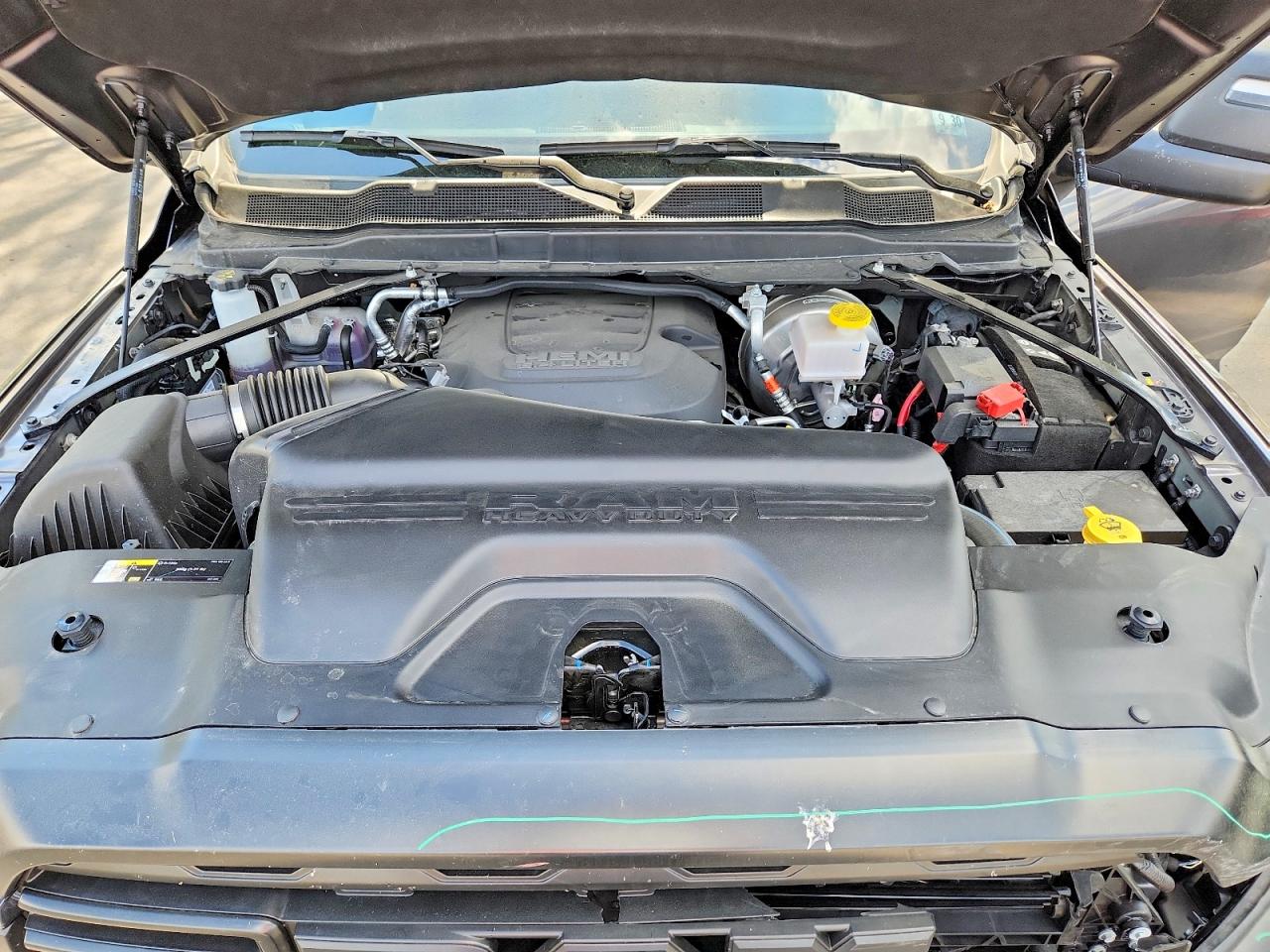 2025 RAM 2500 photo 21
