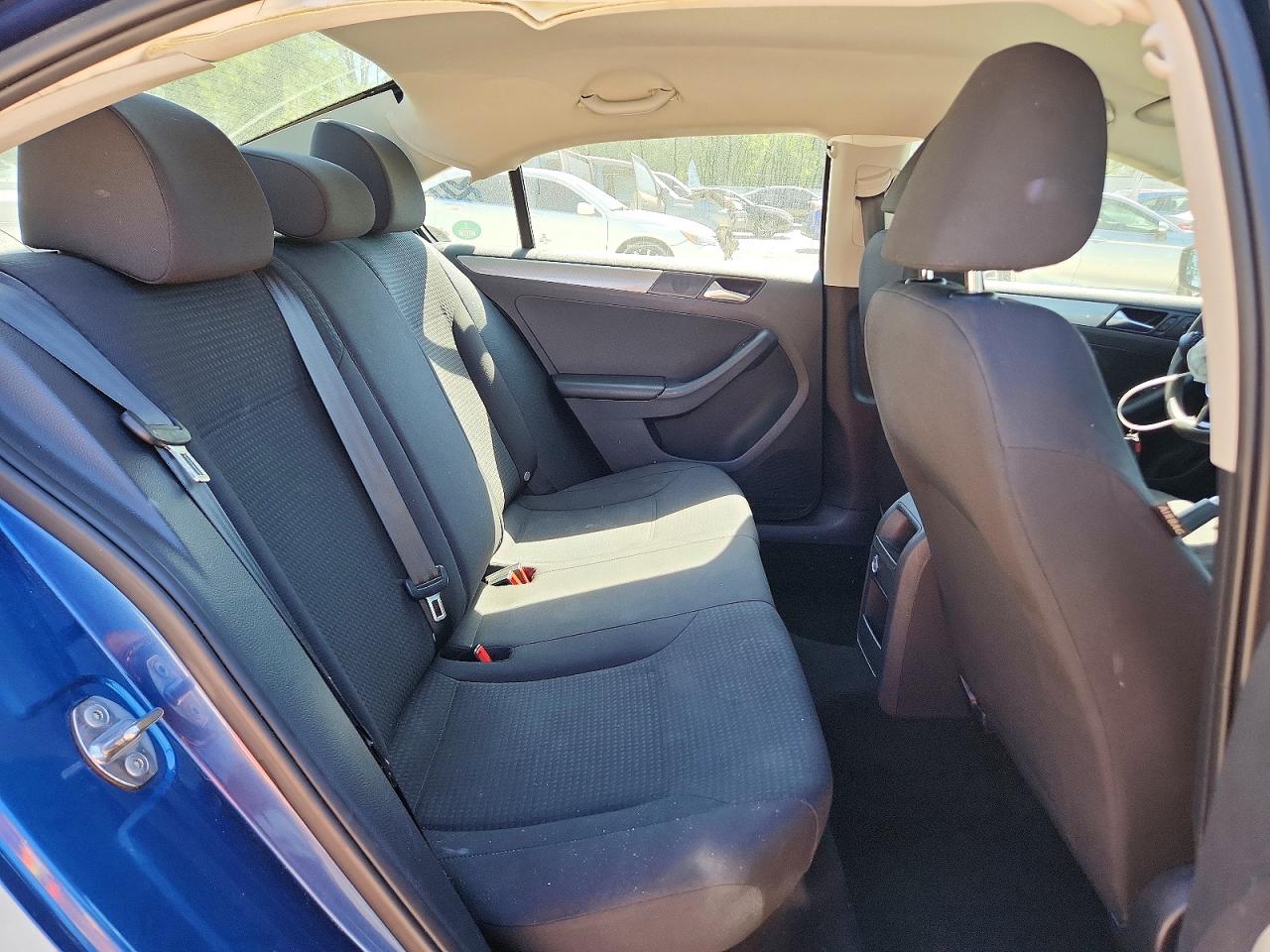 2016 VOLKSWAGEN JETTA SE photo 28