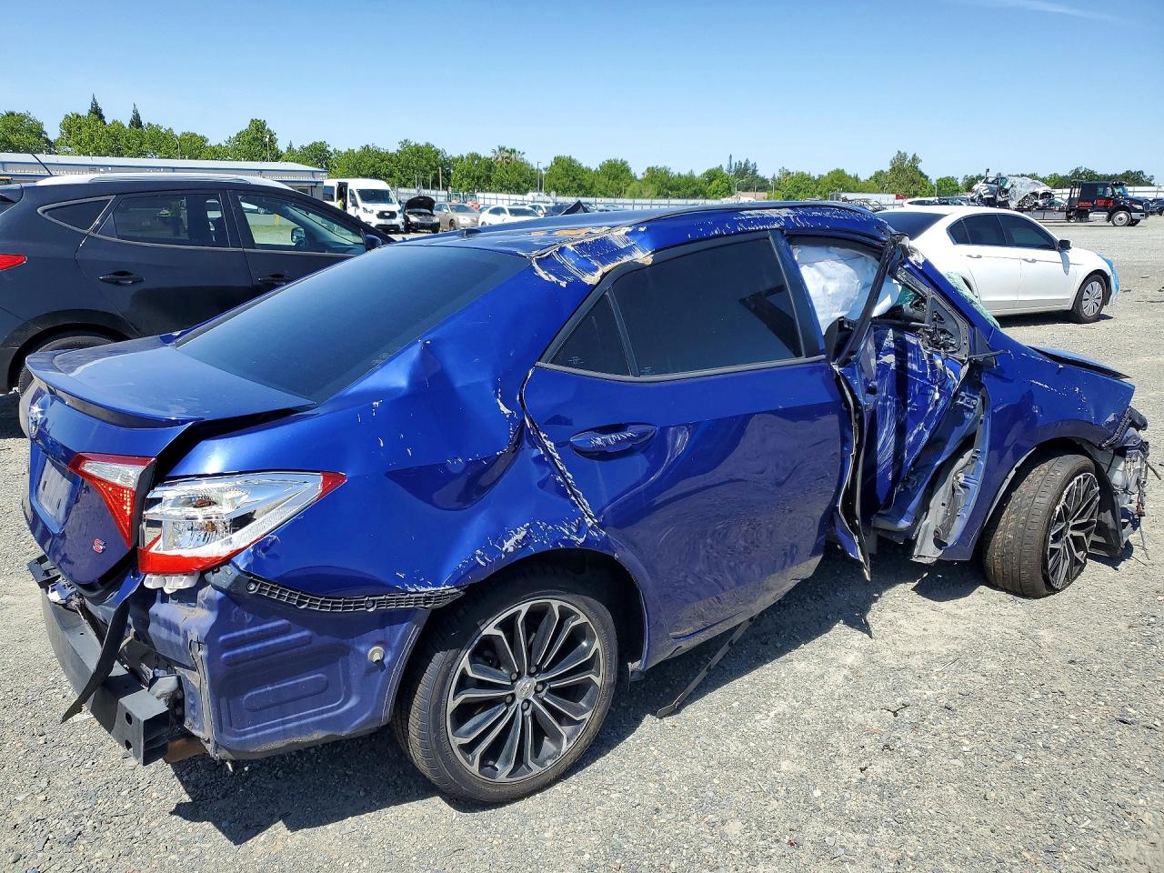 2014 TOYOTA COROLLA photo 3